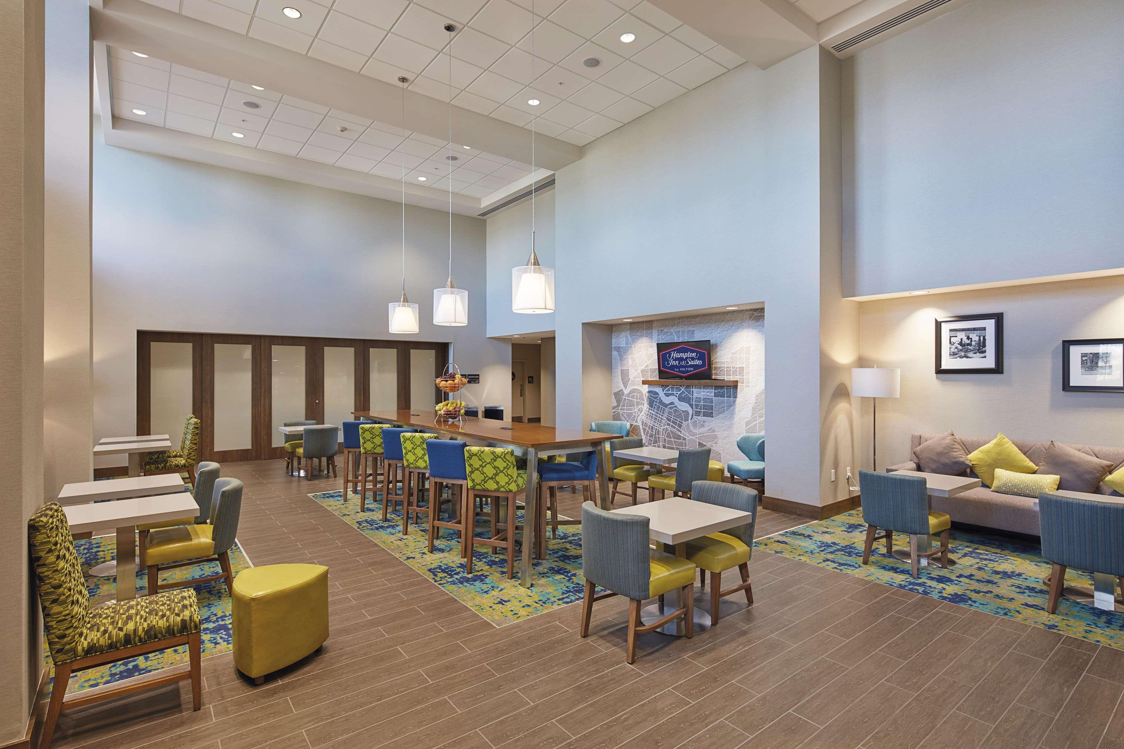 Hotel Hampton & At Csus 3*