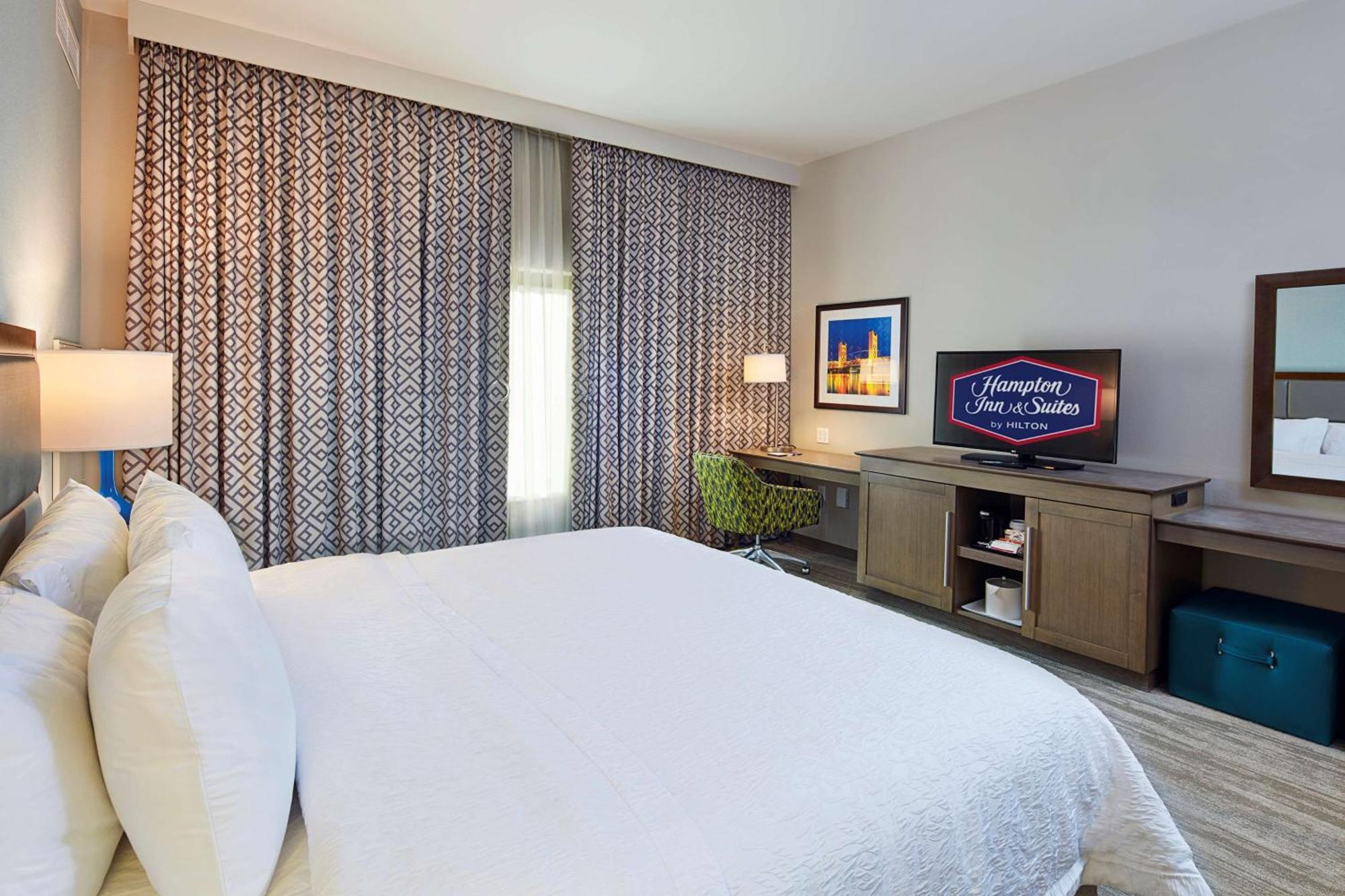 Hotel Hampton & At Csus